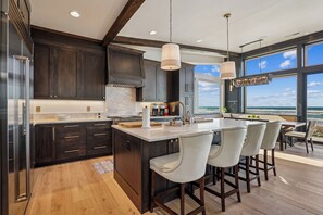 Fridge, microwave, oven, stovetop - Pacific Paradise - Arch Cape Beachfront! (Arch Cape)