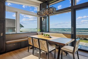 Dining - Pacific Paradise - Arch Cape Beachfront! (Arch Cape)