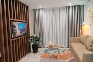 Deluxe Studio | Desk, free WiFi, bed sheets - Hanoi House (Hanoi)