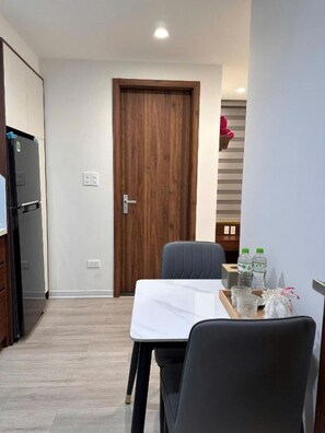 Studio | Desk, free WiFi, bed sheets - Hanoi House (Hanoi)