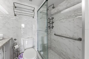 Towels, toilet paper - New Listing! Lovely Studio for 3 close to everything (Orlando)