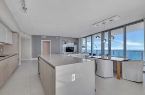 Interior - Prime Oceanfront 3BR Mansion in the Sky (Hollywood)