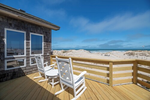 Salty Moon - 4x4 Carova Beach, Oceanfront, Cargo Lift, Pool, Shuffleboard, Dune Deck