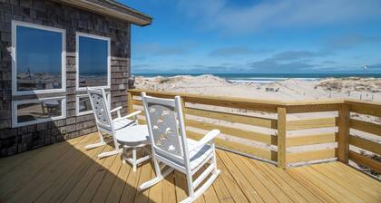 Salty Moon - 4x4 Carova Beach, Oceanfront, Cargo Lift, Pool, Shuffleboard, Dune Deck