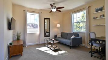 Smart TV, DVD player