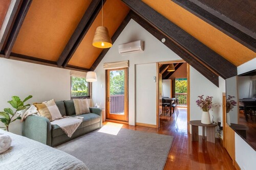 Merivale | King Bed + Carpark, Walk to Hagley Park