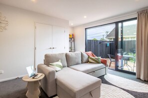 Unclassified image, 3 of 38, button - 2-Bedroom Townhouse Opposite The Palms + Carpark (Christchurch)