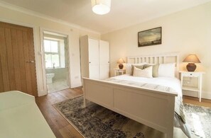 Iron/ironing board, WiFi, bed sheets - Foundry Farm House - 4 bedrooms (Hexham)