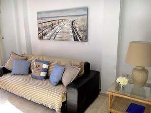 TV, stereo - 2 bed Apt, grt location, shared pool, outdoor area (Javea)