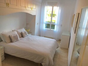 WiFi, bed sheets - 2 bed Apt, grt location, shared pool, outdoor area (Javea)