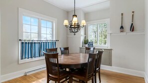 Dining - Charming Andrea Bluff Cottage, Harbor Springs. 3-bedroom, walk to downtown! (Harbor Springs)