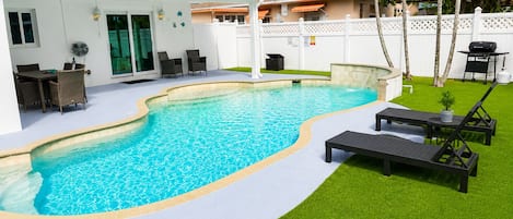 Outdoor pool, a heated pool