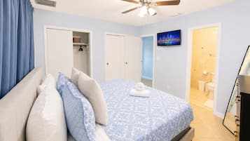 3 bedrooms, desk, iron/ironing board, travel cot
