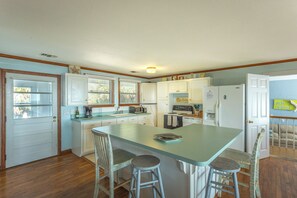Fridge, microwave, oven, stovetop - Old Florida Charm Meets Gulf-Front Living (Alligator Point)