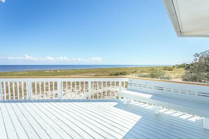Terrace/patio - Forgotten Coast Favorite | Beachfront, Family-Ready (Alligator Point)
