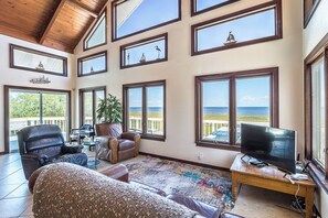 Smart TV - Forgotten Coast Favorite | Beachfront, Family-Ready (Alligator Point)