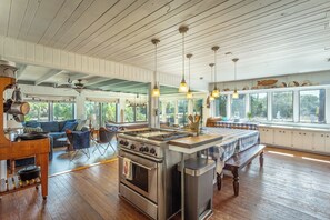 Fridge, microwave, oven, stovetop - Private Dock, Easy Gulf Access & Red Snapper Season Fun! (Alligator Point)