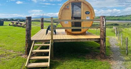 The Dozy Donkey Shepherd Hut & Sauna Farm Stay