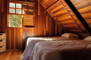2 bedrooms, WiFi, bed sheets - Romantic Chalet with Hot Tub Surrounded by Nature (Uberlândia)