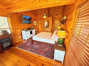 3 bedrooms, iron/ironing board, travel crib, free WiFi