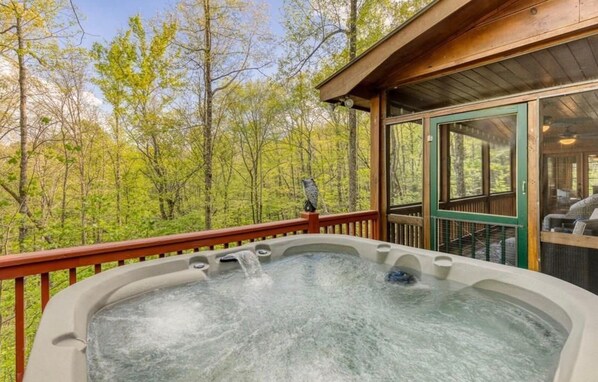 Outdoor spa tub