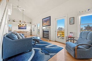 Una Smart TV, un reproductor de DVD