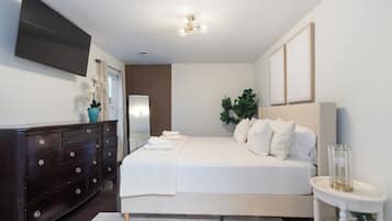 3 bedrooms, iron/ironing board, free WiFi