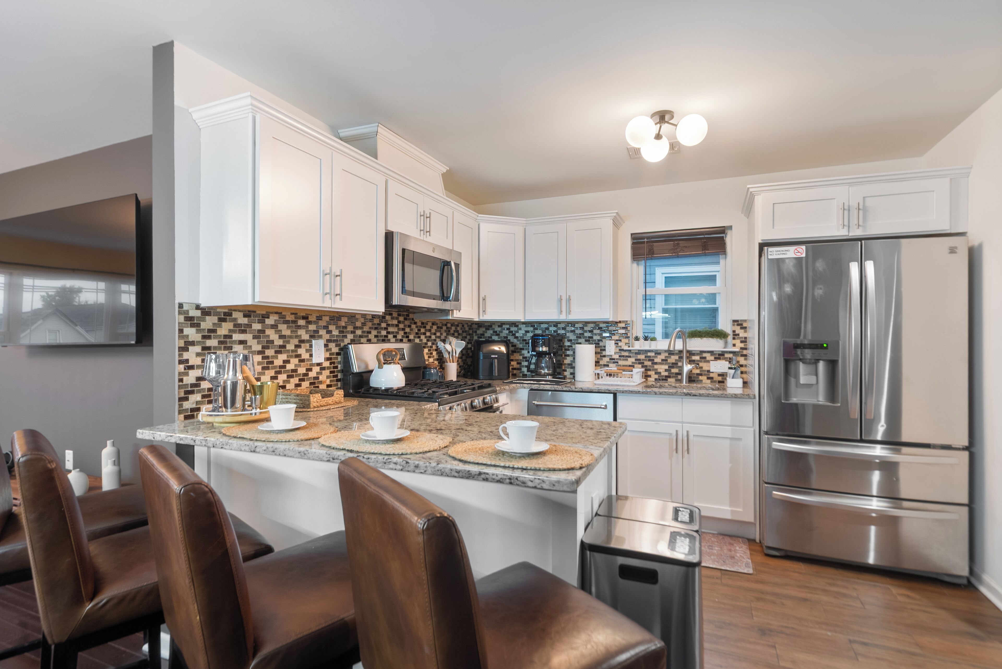 Réfrigérateur, micro-ondes, four, plaque de cuisson