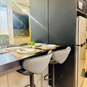 Dining - Twin Bed Near Airport, Mall of Asia, (Pasay City)