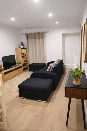 TV - Cagarros Accommodation (Porto Judeu angra do heroísmo)