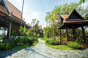 Unclassified image, 3 of 7, button - Phum Mongkol Village (Battambang)