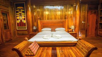 Traditional Tree House, Balcony, Garden View