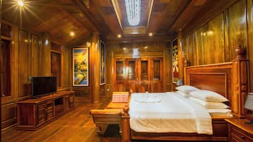 Minibar, caja de seguridad en la habitación y decoración personalizada