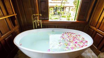 Traditional Tree House, Balcony, Garden View | Bathroom