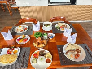 Petit déjeuner buffet compris tous les jours
