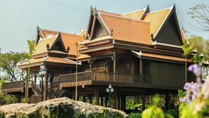 Massage đá nóng, massage mô sâu, massage Thụy Điển, massage tiền sản