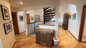 Interior - Stunning Lake Washington Views - Garden Oasis in charming Seattle (Seattle)