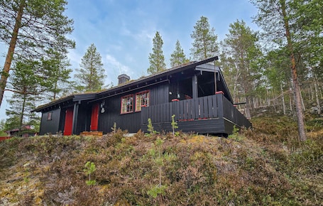 Exterior. Nice home in Rendalen with house a panoramic view