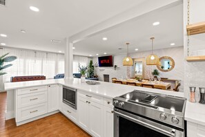 Fridge, microwave, stovetop, dishwasher - SaltHaus Wilton - 4BR/4BA w/ Heated Saltwater Pool (Fort Lauderdale)