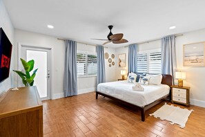 Travel cot, free WiFi - SaltHaus Wilton - 4BR/4BA w/ Heated Saltwater Pool (Fort Lauderdale)