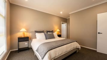 4 bedrooms, bed sheets