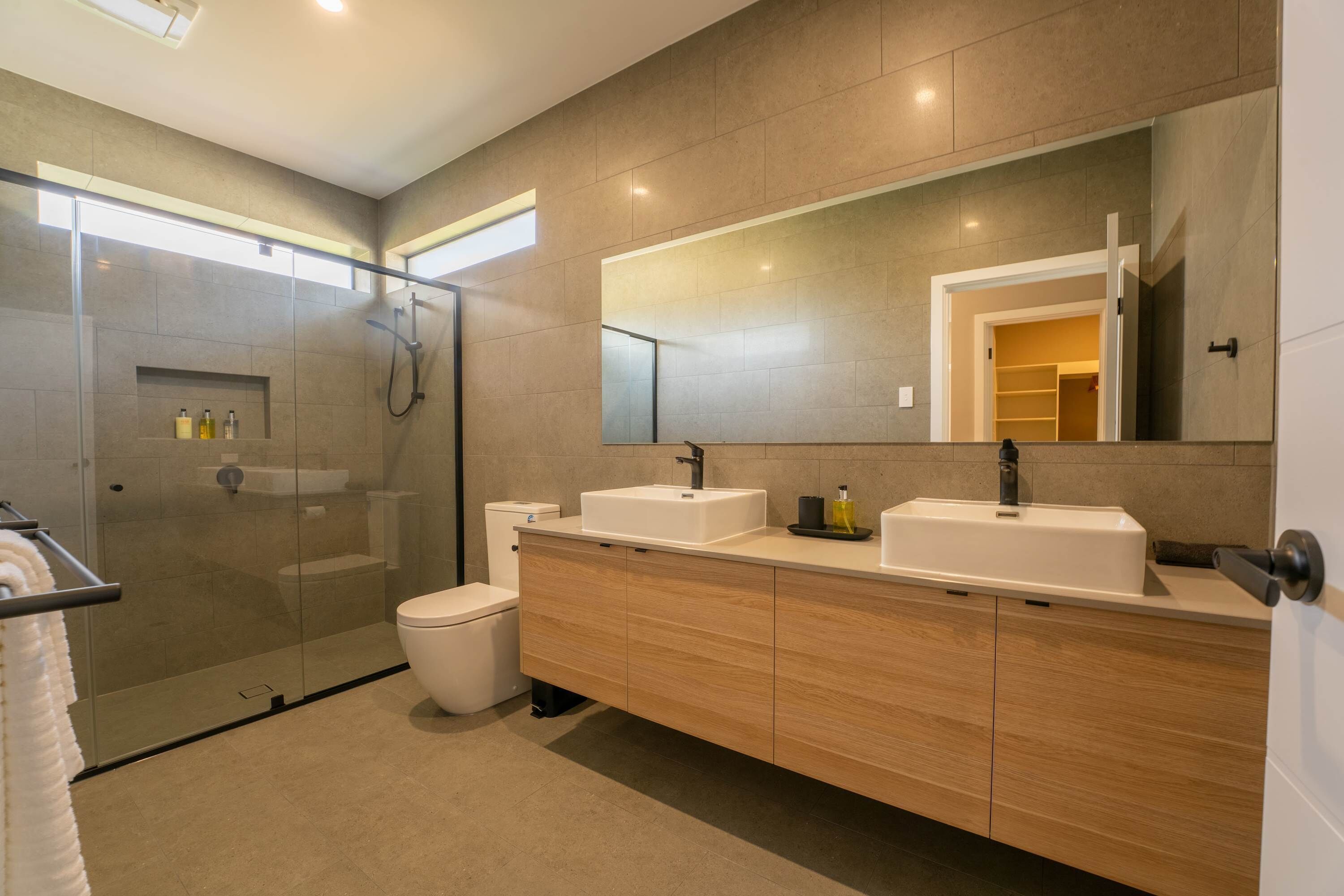 Shower, towels