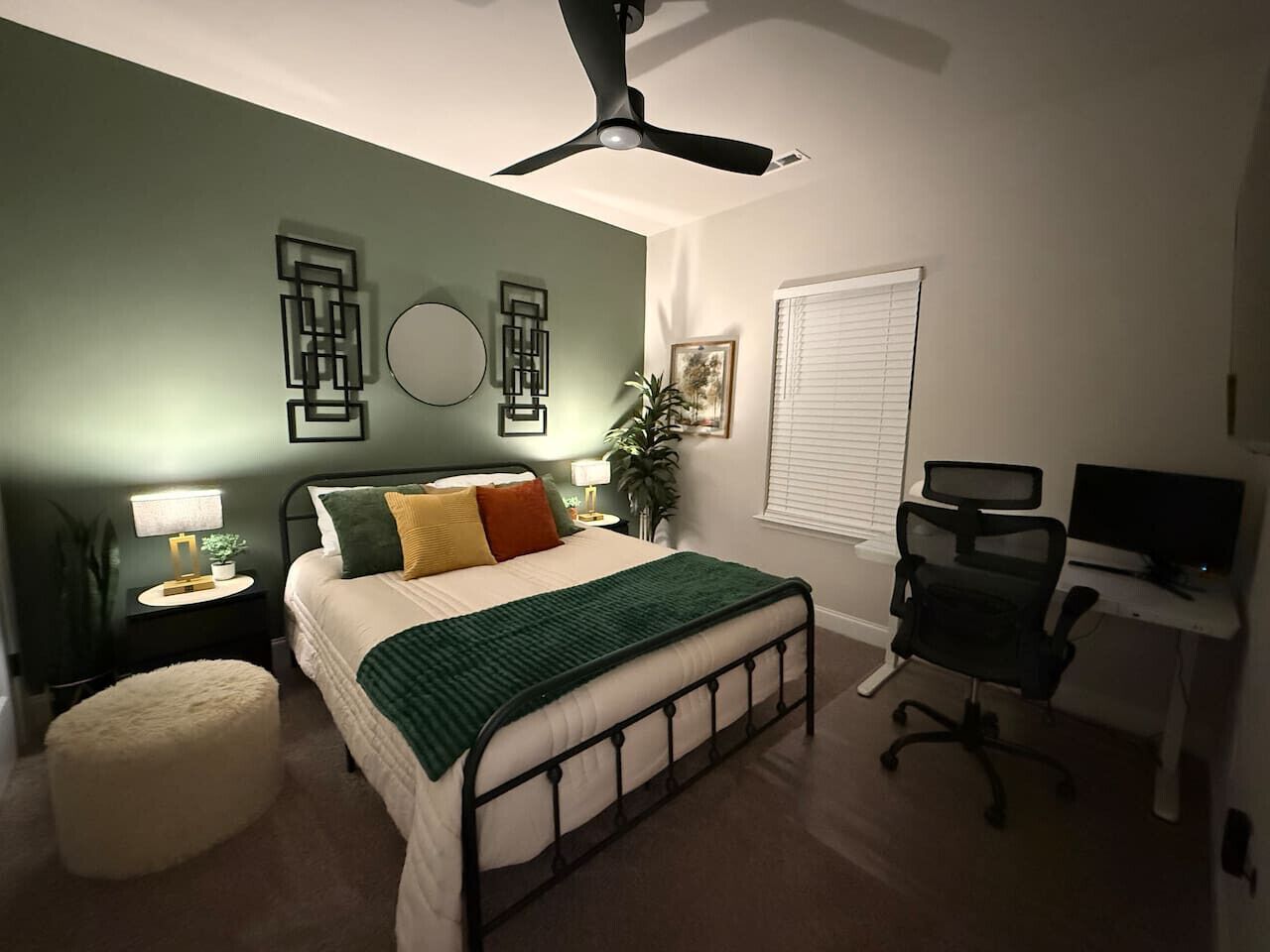 2 bedrooms, desk, iron/ironing board, travel cot