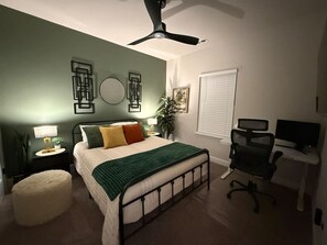 2 bedrooms, desk, iron/ironing board, WiFi - Stylish | Pvt Baths | Minutes to Shopping & Dining (Anderson)