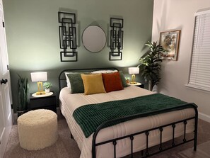 2 bedrooms, desk, iron/ironing board, WiFi - Stylish | Pvt Baths | Minutes to Shopping & Dining (Anderson)