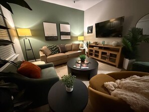TV, offices - Stylish | Pvt Baths | Minutes to Shopping & Dining (Anderson)