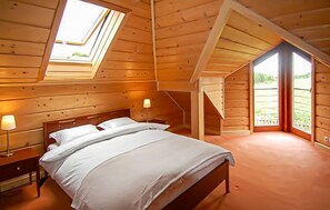 5 bedrooms, free WiFi - Gorgeous home in Debki with sauna (Debki)