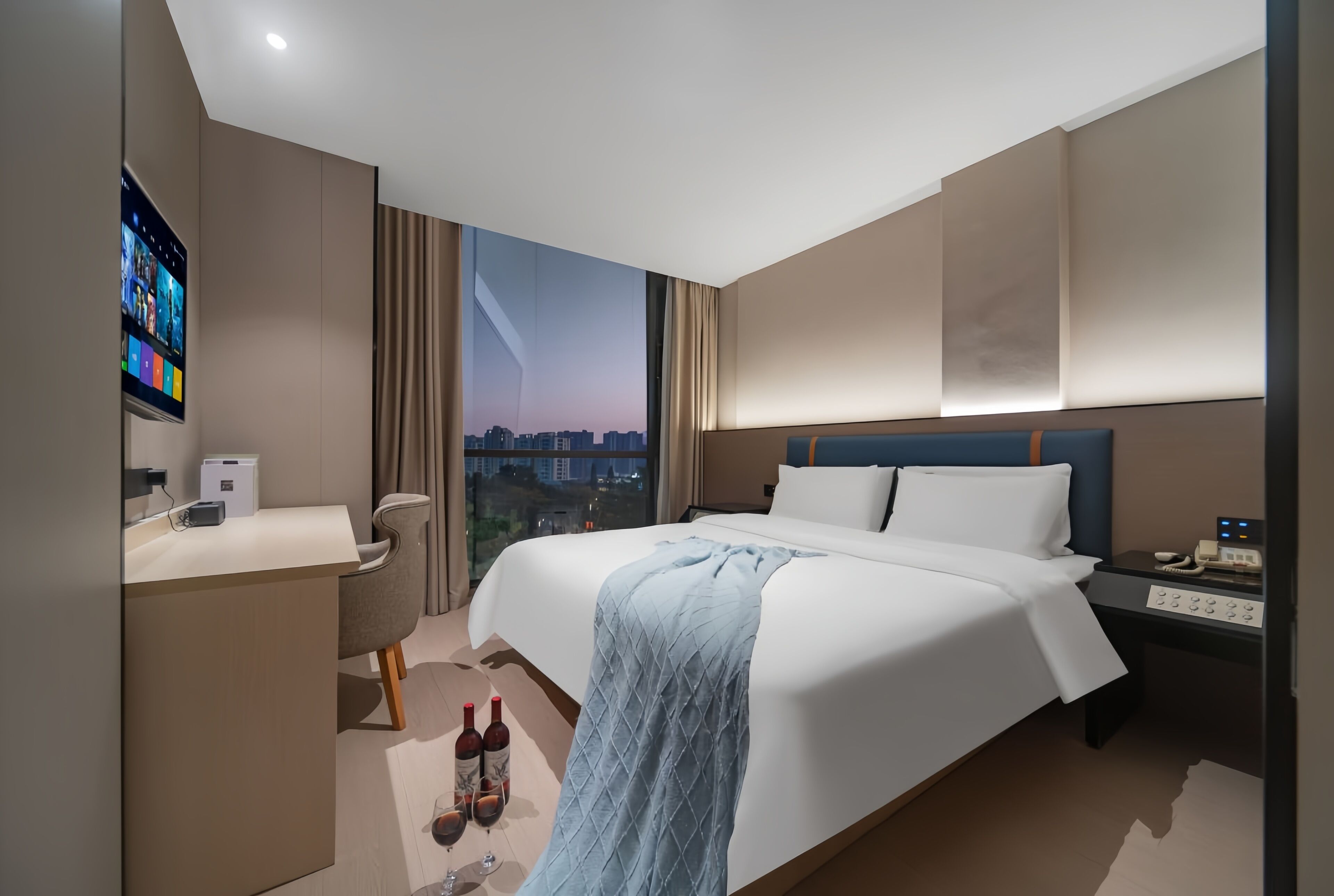 Luxury Double Room, City View