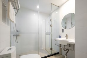 Premier Double Room, City View | Bathroom - Buffle Hotel Shenzhen Xixiang Bihaiwan (Shenzhen)