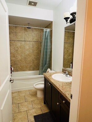 Shower, towels, soap, toilet paper - 1 Bedroom plus den apartment, Best for comfortable, and calm stays (Surrey)
